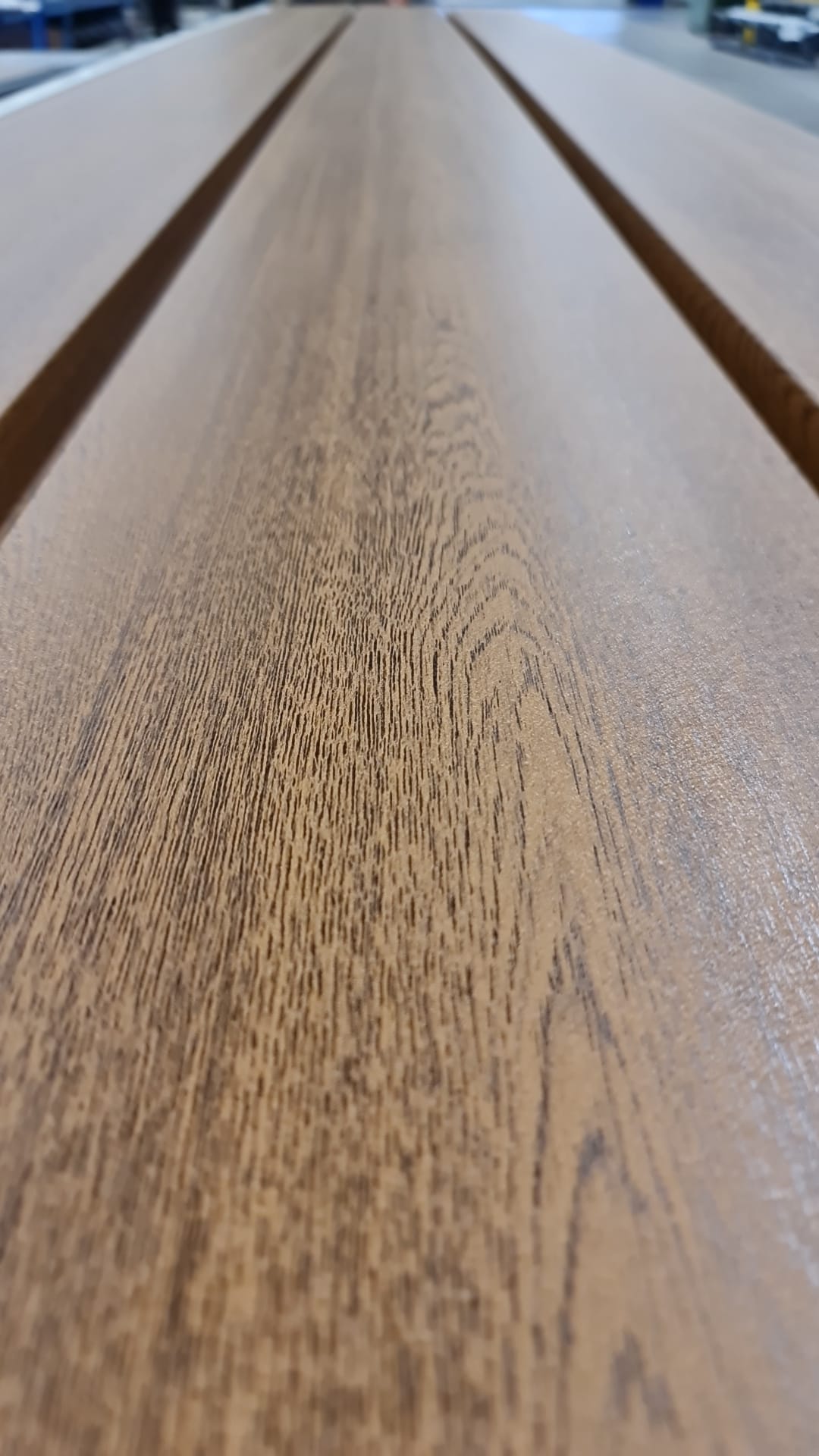 Staal met houtstructuurcoating