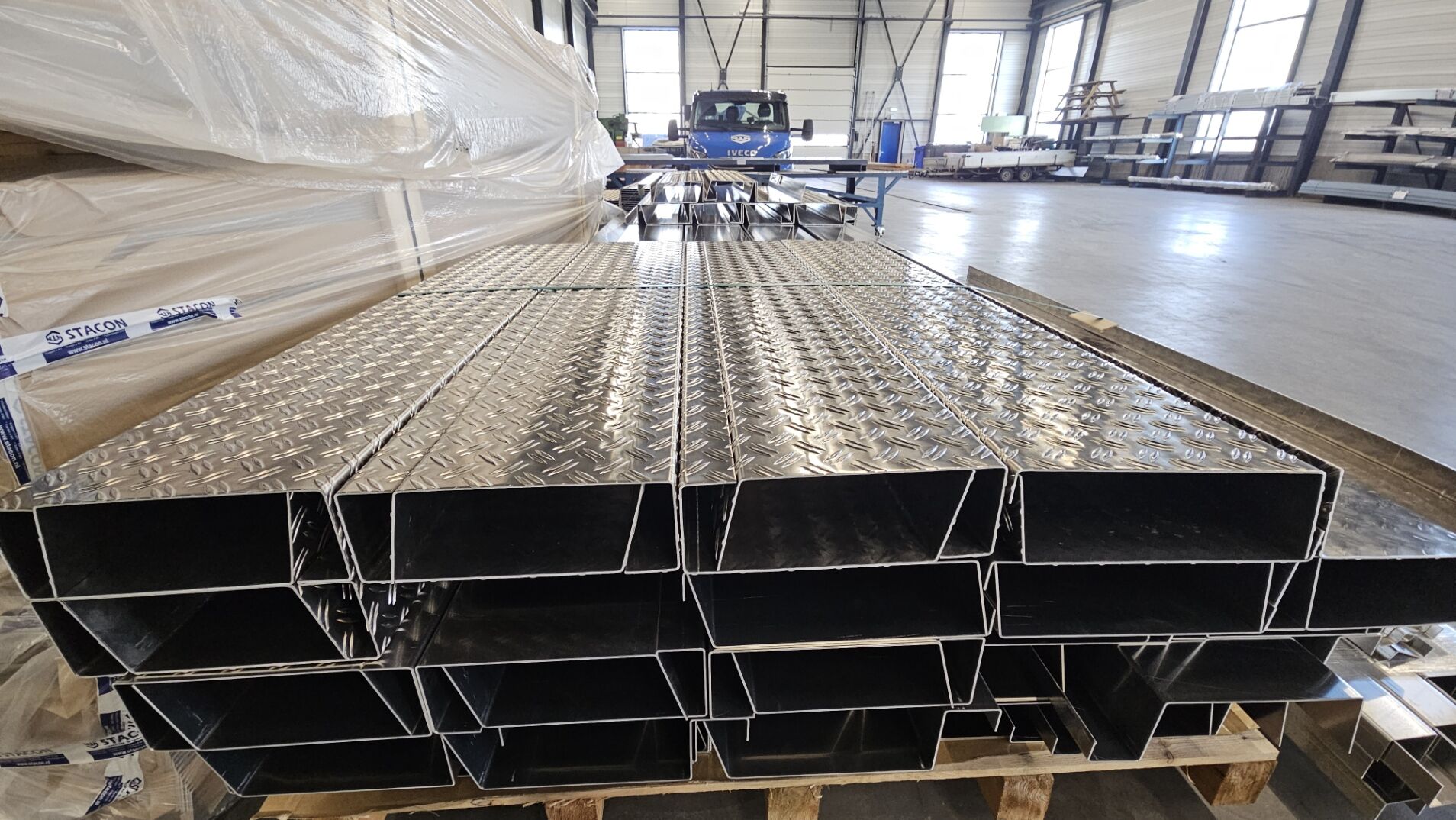 Gestapelde aluminium profielen