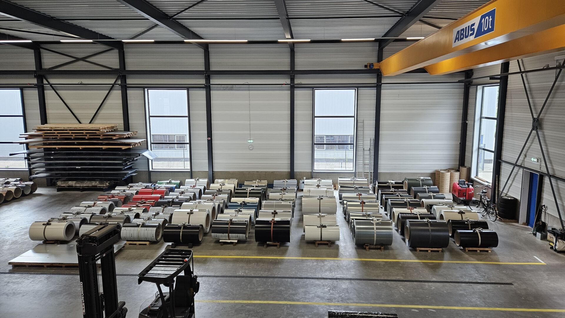 Voorraad coils in de hal